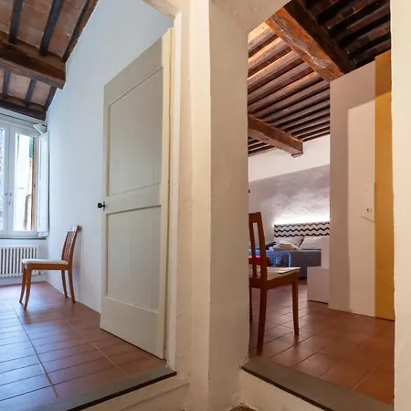 Le Loggine Del Pignatello Apartment, *